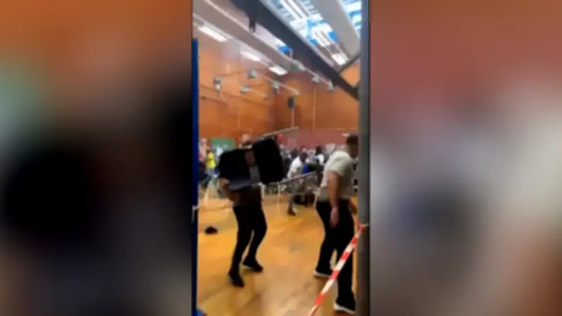 Chaos nach Boxkampf: Clan-Schlägerei mit Stühlen und Fäusten in Berlin