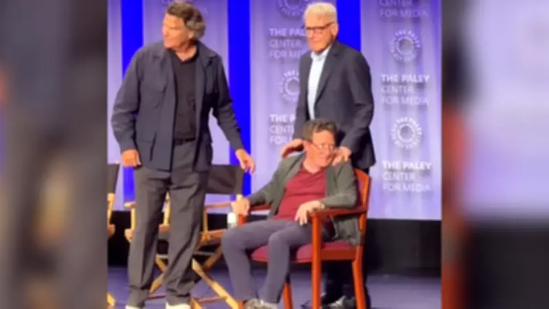 CNN veröffentlicht versehentlich Nachruf: Michael J. Fox lebt und feiert auf der Bühne