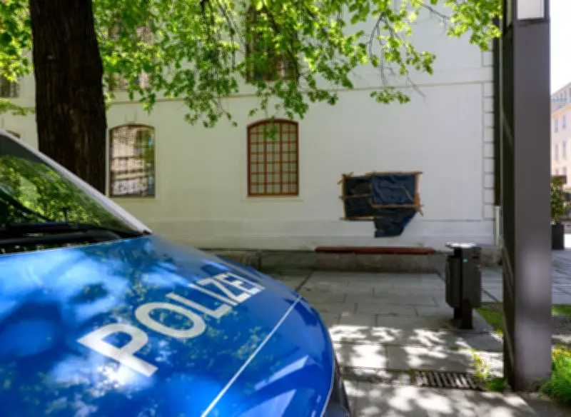 Cottbus: Hakenkreuz an Synagoge und Fackelangriff auf Wohnprojekt