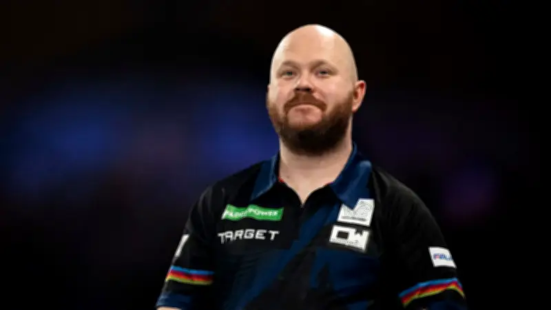 Darts-Star Justin Hood muss Kult-Spitznamen „Happy Feet“ nach Klage des Animationsfilms ablegen