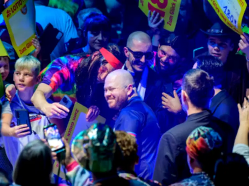 Darts-Star Justin Hood muss Spitznamen 'Happy Feet' nach Copyright-Klage aufgeben