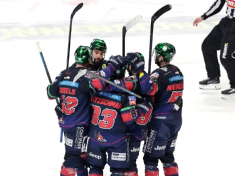 DEL-Halbfinale: Eisbären Berlin starten mit klarem 6:3-Sieg gegen Kölner Haie