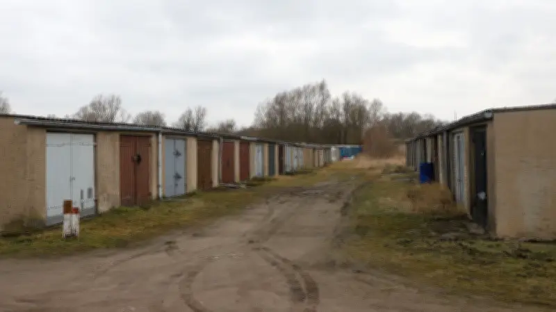 Demmin: Mercedes-Transporter im Garagenkomplex beschädigt und Motorsteuergeräte gestohlen