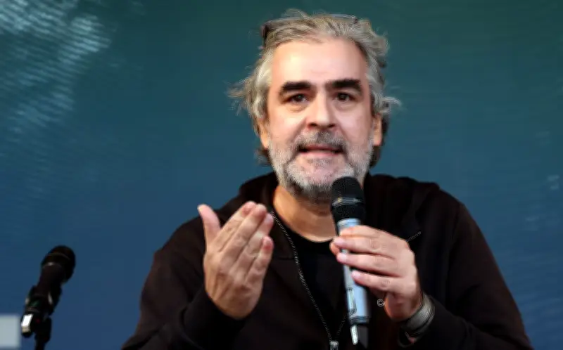 Deniz Yücel: Diskussionskultur in Ost und West unterscheidet sich