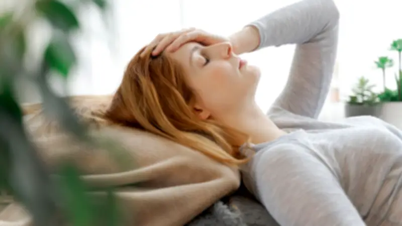 Der perfekte Anti-Kater-Tagesplan: So überstehen Sie den Tag nach der Party