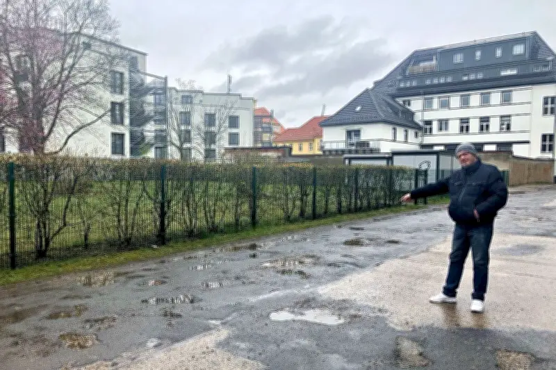 Dessauer Mieter kämpfen seit Jahren mit kaputter Zufahrtsstraße - Stadt reagiert zögerlich