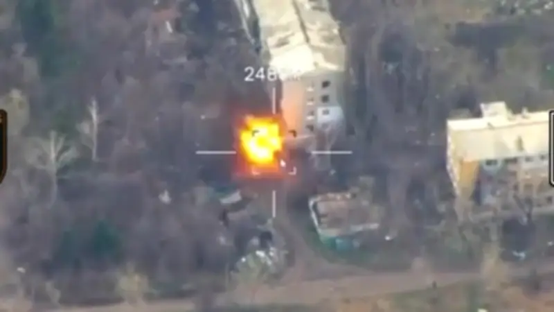 Deutsche KI-Drohne HX-2 dezimiert russische Truppen weit hinter der Front