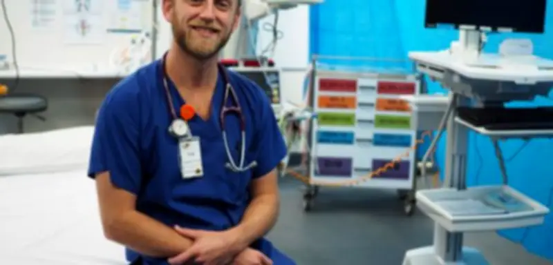 Deutschlands Ärztemangel: Anton Schwarz rettet Leben in Australien, darf aber hier nicht arbeiten