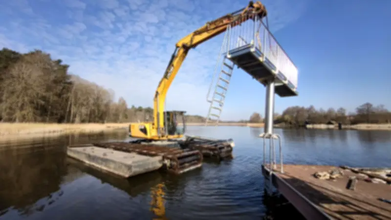 Dieseldiebe stoppen Abbau der teuren Schwimmerinsel im Darguner Klostersee