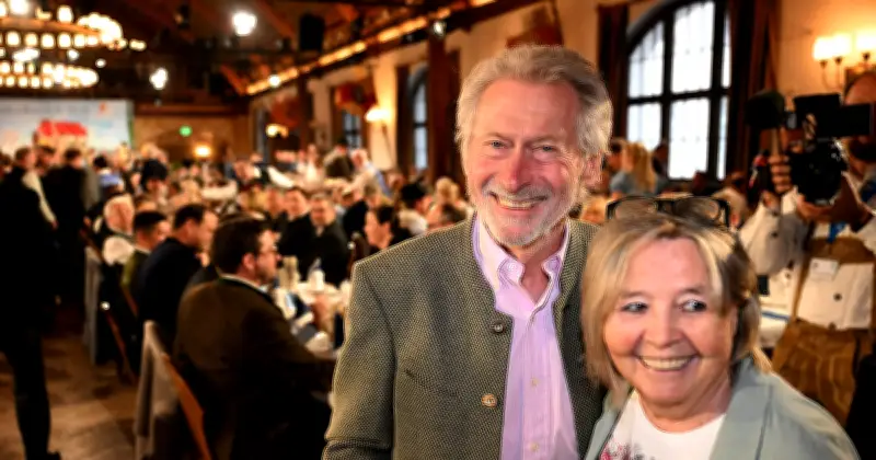 Django Asül begeistert beim Maibockanstich 2026: Politprominenz und Prominente im Hofbräuhaus