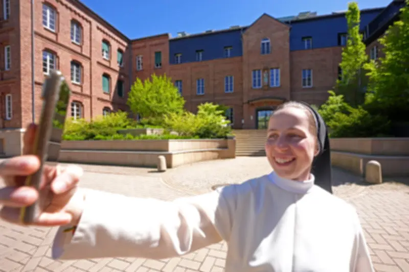 Döner-Hype: Klosterschwestern brechen mit Klischees auf Instagram
