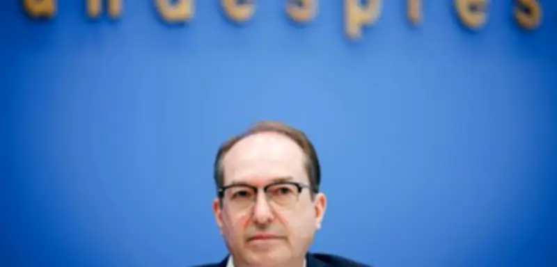 Dobrindt und die Gehaltsdebatte: Grüne fordern Aufklärung zu Beamtenbezügen