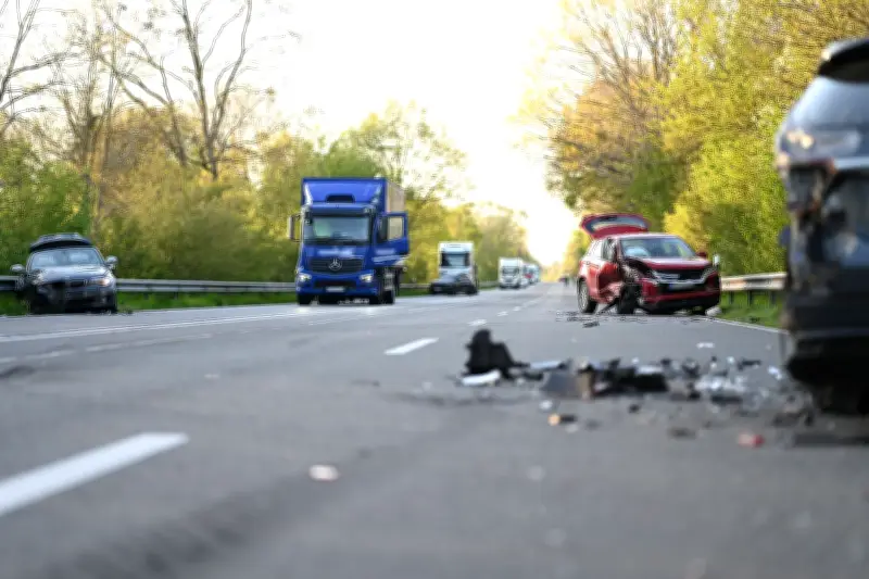 Drei Verletzte bei Auffahrunfall auf der B27 bei Sedelsberg