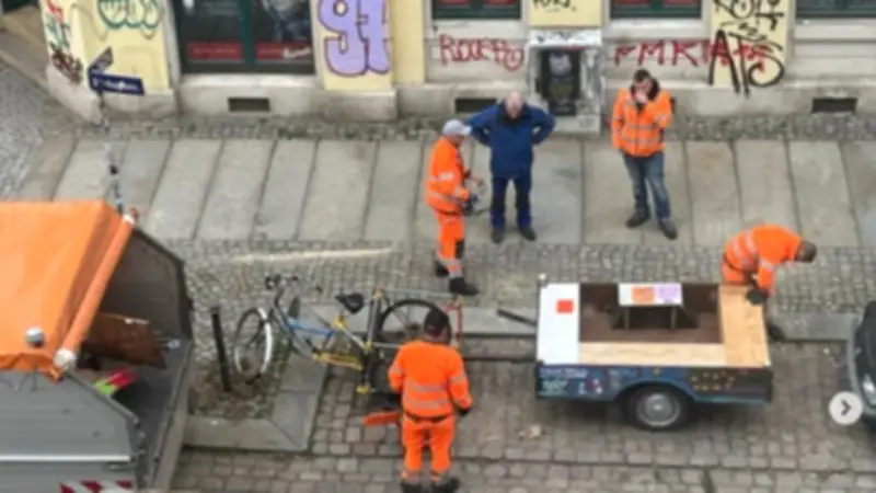 Dresden: Stadt zersägt Aktivisten-Fahrrad mit Anhänger im Parkplatz-Streit