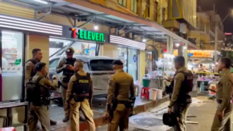 E-Auto rast in Supermarkt: Zwei deutsche Touristinnen bei Unfall verletzt