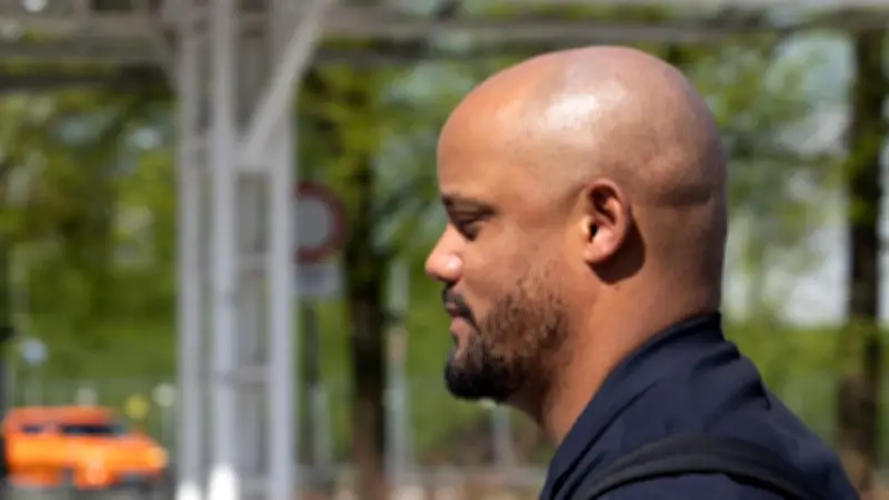 Eberl über Kompany-Sperre: „Er wäre 1000 Mal lieber an der Linie“