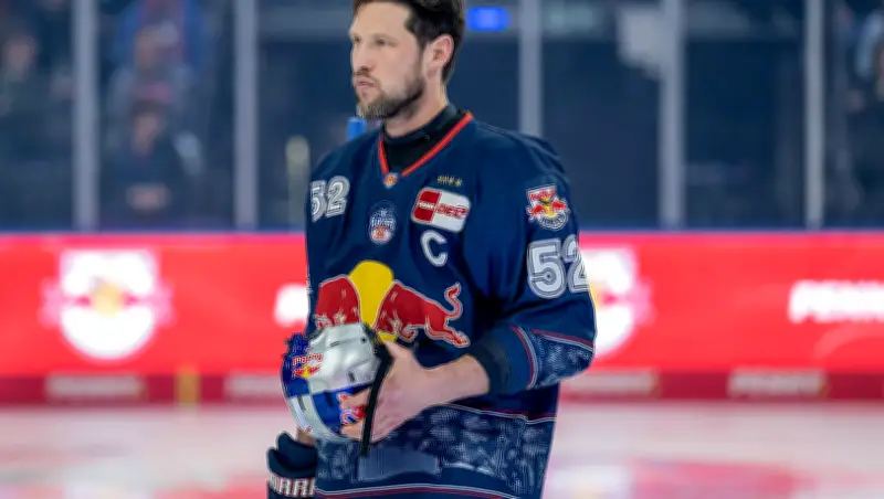 EHC-Star Hager: Boss Winkler zieht Legenden-Vergleich und nennt Plan für den Kapitän