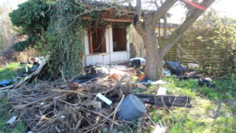 Ehemalige Gartenanlage in Malchin verkommt zur größten Müllhalde