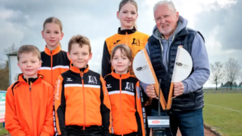 Ehemaliger Theißener schenkt Leichtathletik-Club wertvolle Zeitmessanlage für den Nachwuchs