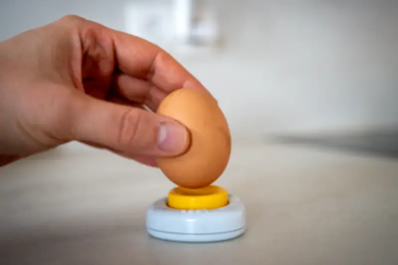 Eier kochen ohne Platzen: Warum Anpieksen und Abschrecken oft unnötig sind