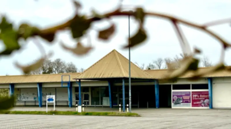 Einkaufsnot in Nienburg: Große Leere an der Ernst-Thälmann-Allee seit Edeka-Schließung