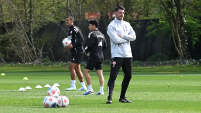 Eintracht-Fans enttäuscht: Riera's Showtraining statt Taktik vor Wolfsburg-Spiel