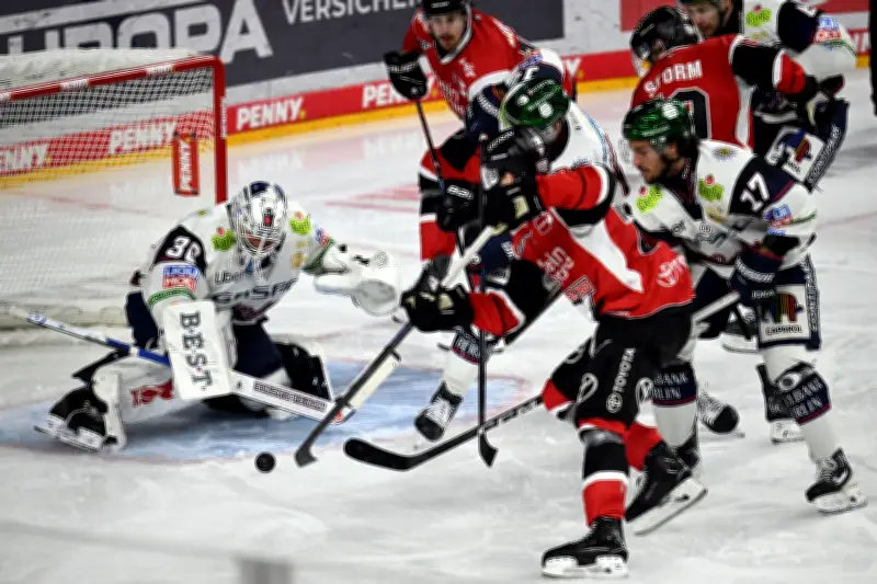 Eisbären Berlin vor entscheidendem Spiel: Torwart Jake Hildebrand fällt mit Beinverletzung aus