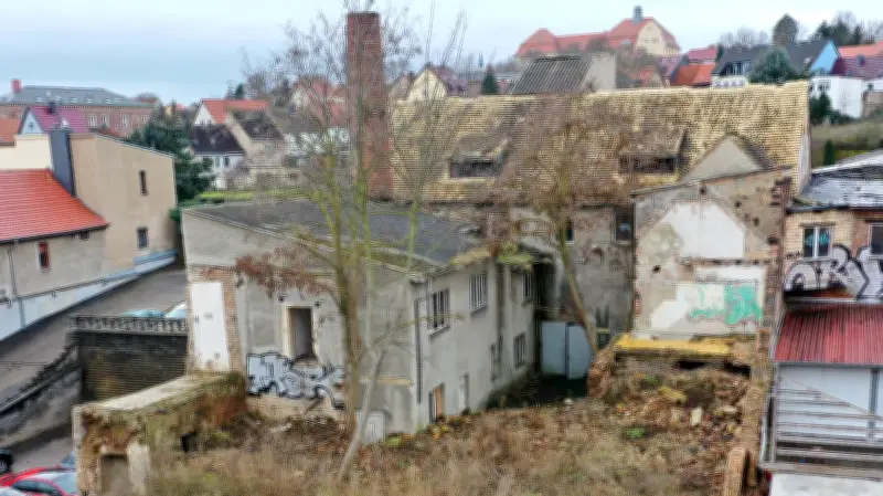 Eisleben: Zwei ruinöse Immobilien in Freistraße durch Zwangsversteigerung veräußert