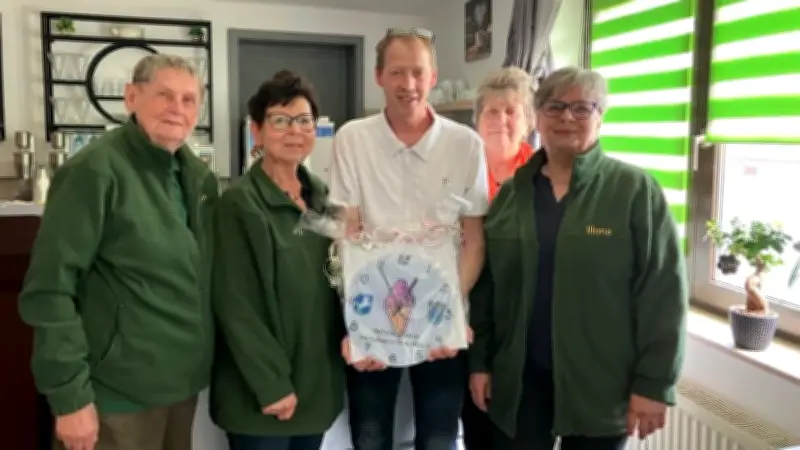 Eistreff Roßla: Bauunternehmer Axel Liebig eröffnet Eiscafé mit Schwarzer Vanille