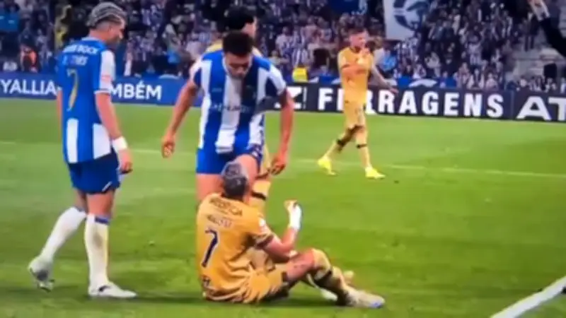 Ekelhafter Vorfall im Fußball: Porto-Star spuckt Gegenspieler an