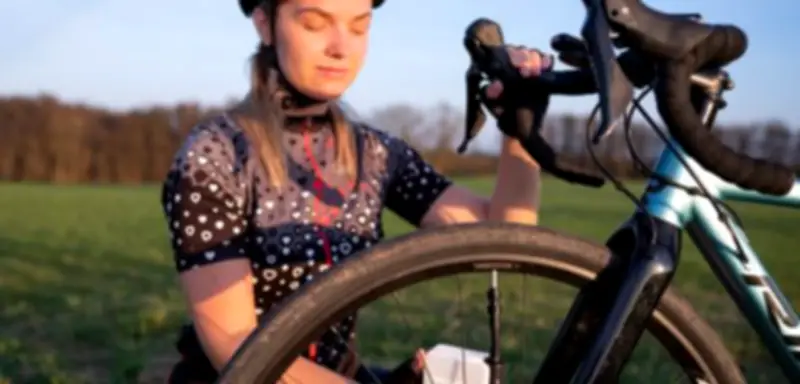 Elektrische Miniluftpumpen im Test: Akku-Power für den platten Reifen