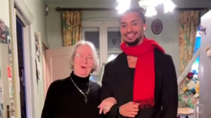 Enkel zieht zu Oma: WG verändert Leben der 81-Jährigen komplett