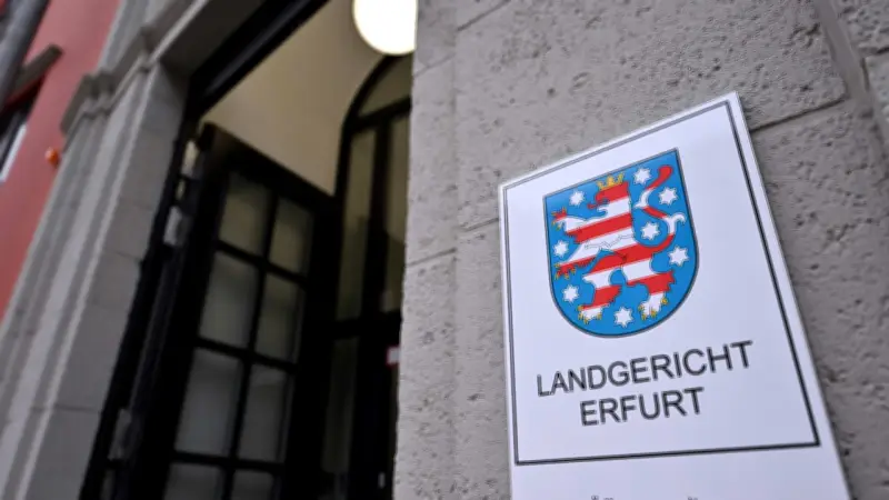Erfurt: Mann gesteht 900-fachen Missbrauch der Stieftochter - Richter spricht von historischem Fall