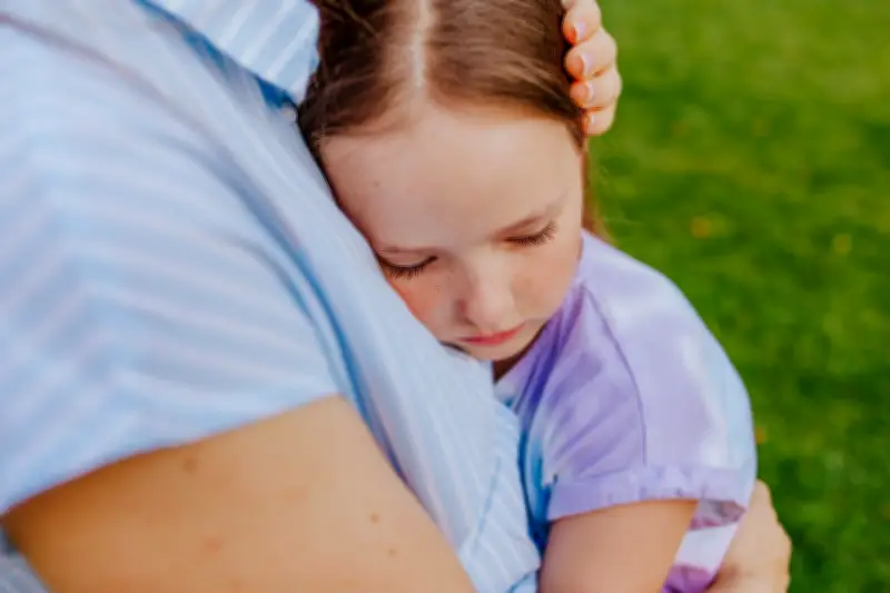 Erste Klassenfahrt: So meistern Kinder Heimweh mit Kuscheltier statt Handy