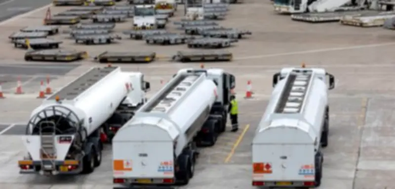 Europas Flughäfen warnen vor Kerosinmangel: Notfallpläne wegen Irankrieg gefordert