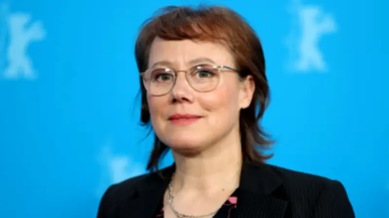 Eva Löbau: Vom Tatort-Kommissarin zur internationalen Schauspielerin