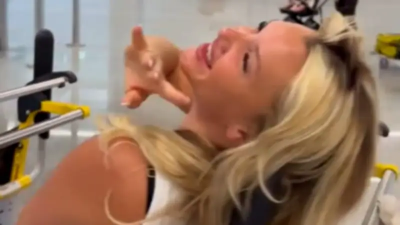 Evelyn Burdecki: Reality-Star genießt VIP-Mama-Taxi am Flughafen Palma