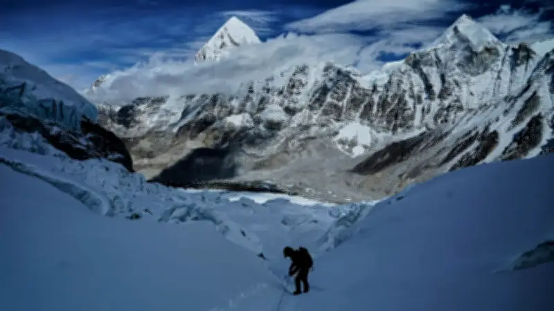 Everest-Route blockiert: Klettersaison in Gefahr