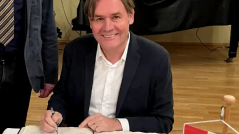 Ex-Bürgermeister aus Luxemburg wird in Malchiner Ehrenbuch verewigt