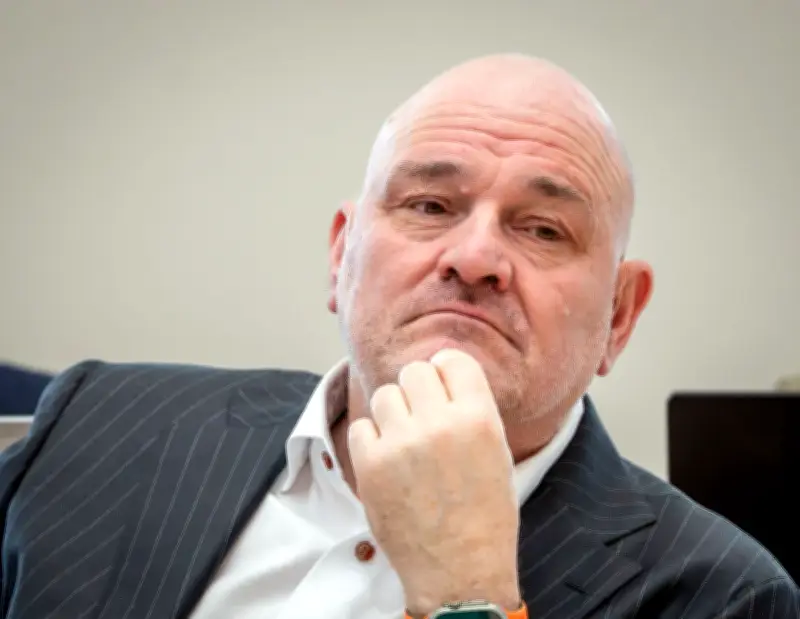 Ex-BSW-Chef Crumbach wirft seiner alten Partei Nähe zur AfD vor - SPD-Minister kritisiert 'Paktieren'