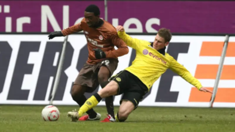 Ex-Bundesliga-Stürmer enthüllt: Weiß angemalt im Hansa-Trikot über die Reeperbahn