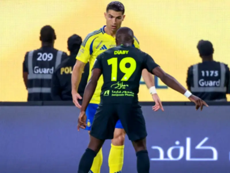 Ex-Leverkusener Diaby fliegt nach Tritt in Schritt vom Platz - Rote Karte in Saudi-Arabien