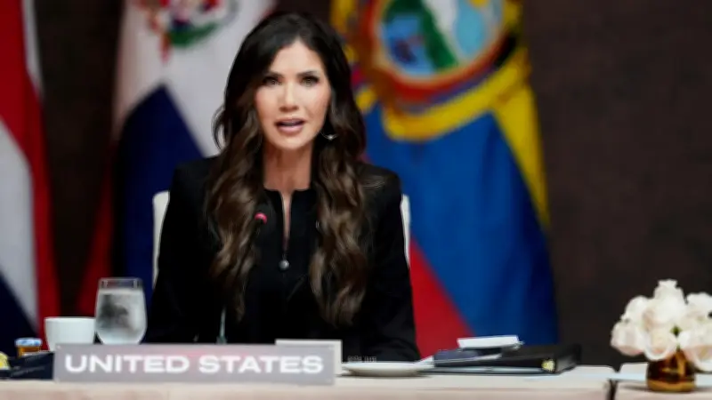 Ex-Ministerin Noem weigert sich, Militärbasis zu verlassen