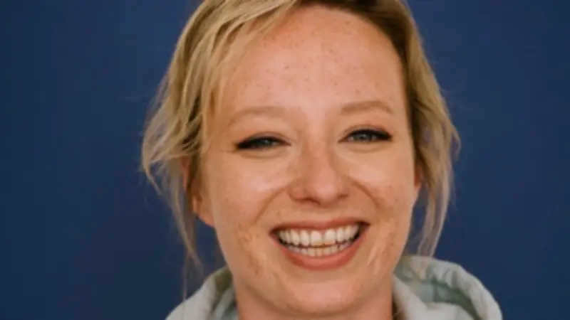 Ex-Radiomoderatorin kehrt heim und schreibt Buch