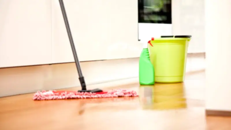 Experte erklärt: Die optimale Wischfrequenz für Ihren Parkettboden