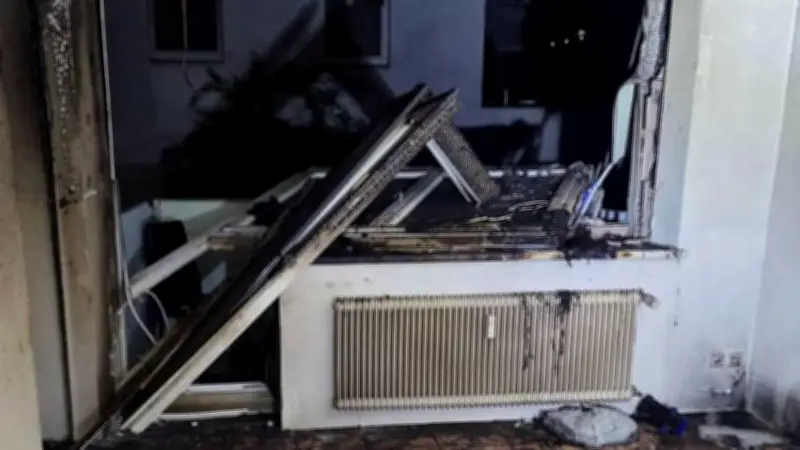 Explosion in Innsbruck: E-Roller-Akku detoniert in Wohnung - Familie verletzt