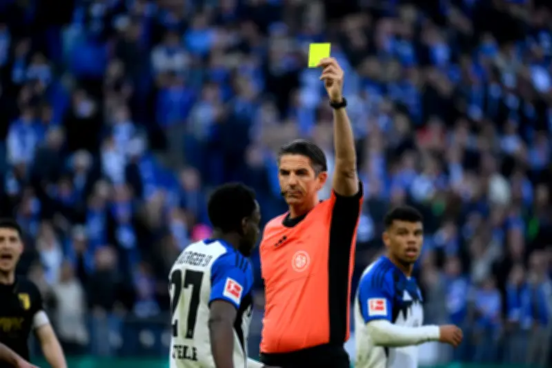 Fairplay-Szene in Hamburg: Gregoritsch korrigiert Schiedsrichter, Baum kritisiert Aytekin