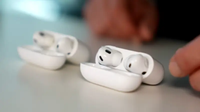 Fake-AirPods aus dem Urlaub: BILD-Laborchef testet Billig-Kopien