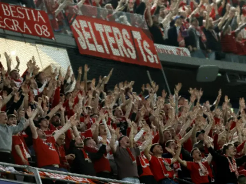 FC Bayern: Dreesen kritisiert spanische Polizei nach Übergriffen auf Fans