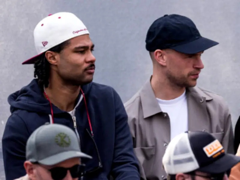 FC Bayern: Gnabry reist mit Krücken nach Paris